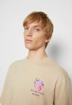 YOURTURN GRAPHIC TEE UNISEX - T-Shirt Print - Beige -YOURTURN Geschäft 45cdd2ca318c4cceb4d65a0fe8415fd4