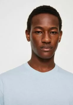 YOURTURN UNISEX - T-Shirt Basic - Light Blue -YOURTURN Geschäft b688a4203028415f8644abd7f9f50f39