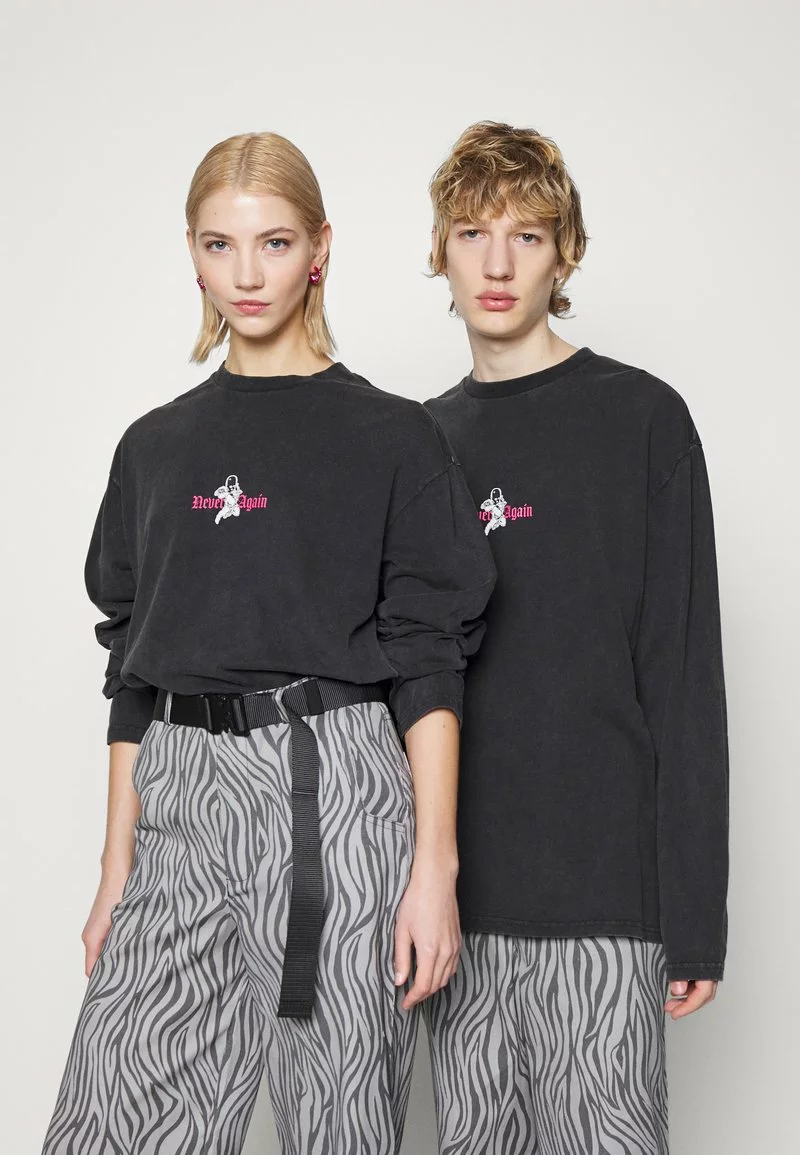 YOURTURN Sweatshirt - Black 1 YOURTURN Sweatshirt - Black