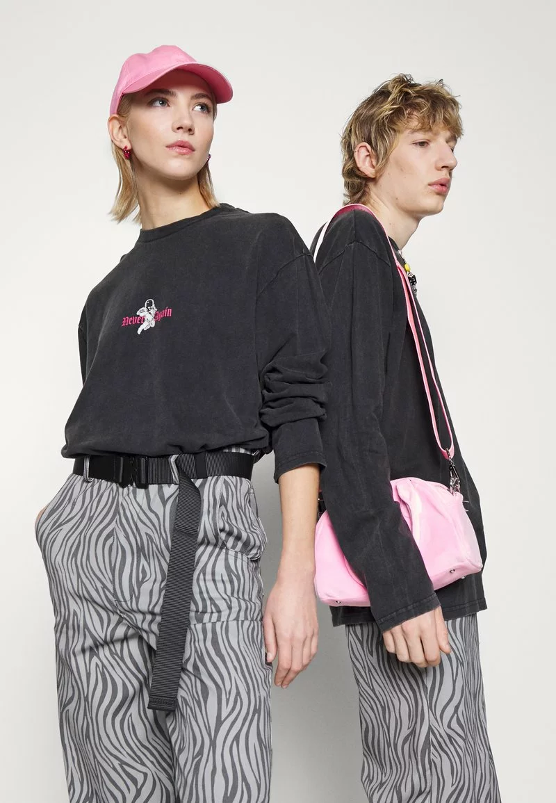 YOURTURN Sweatshirt - Black 4 YOURTURN Sweatshirt - Black – Bild 4